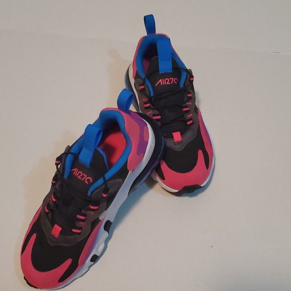 Girls sneakers